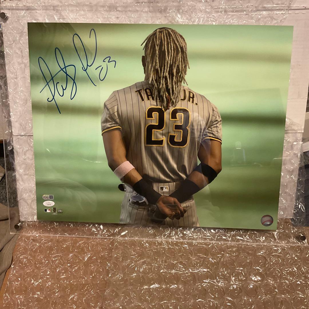 Femando Tatis Jr 直筆サイン　16×20 ホログラム
