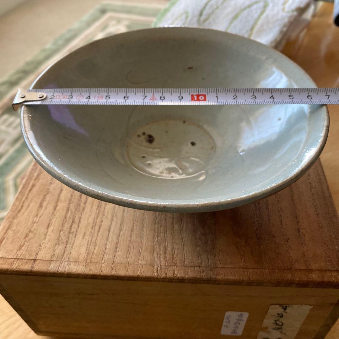 青磁影青茶碗　蓮弁紋　草紋　宋時代