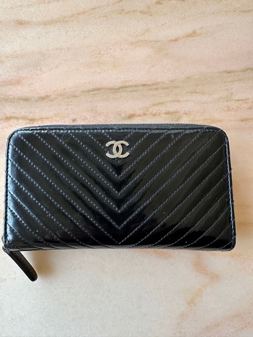 シャネル　Vステッチ　エナメル ブラック