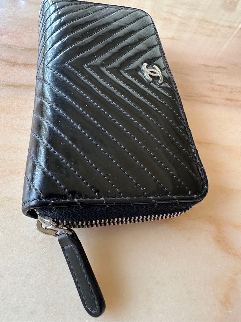 シャネル　Vステッチ　エナメル ブラック