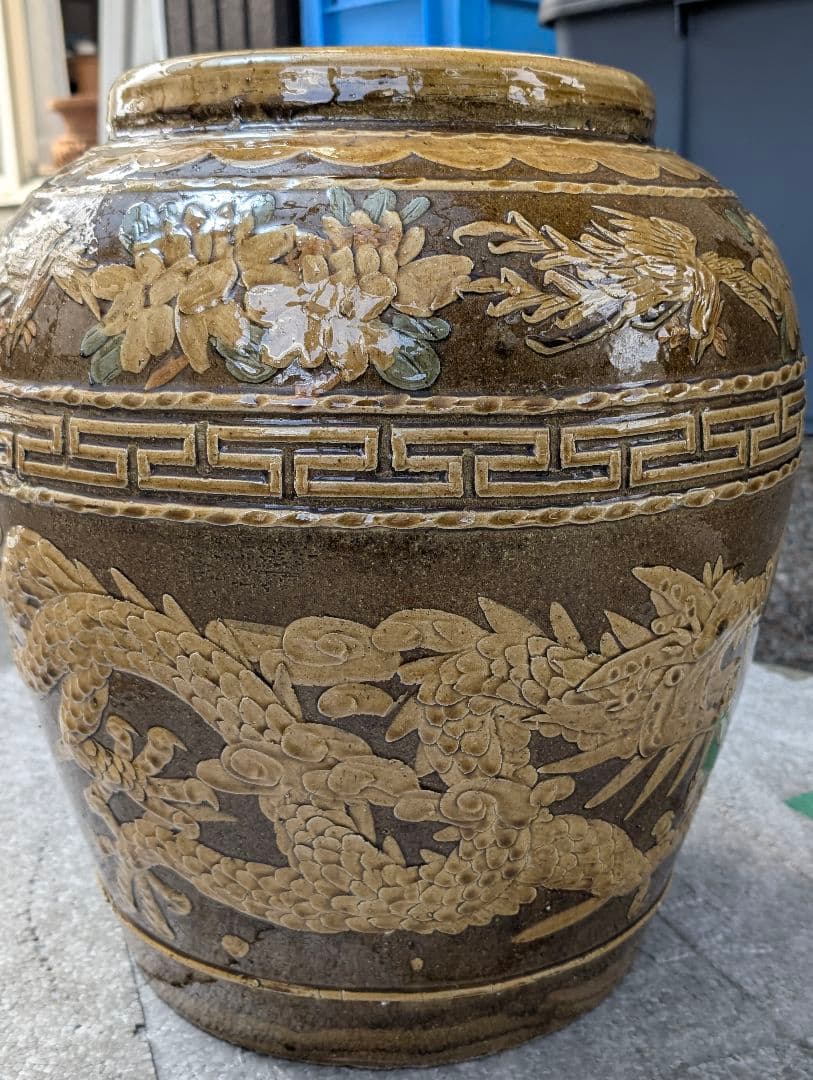 装飾的な彫刻の陶器の壺 約28cm