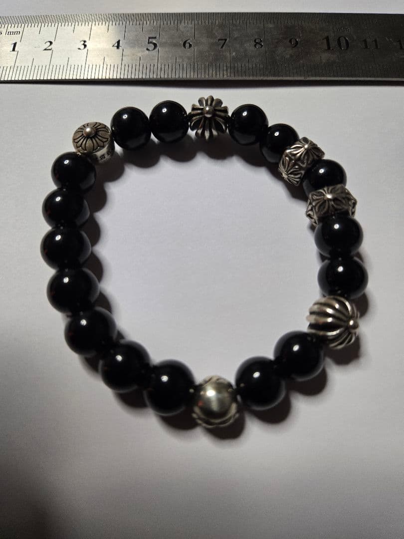 オニキスとシルバービーズのブレスレット