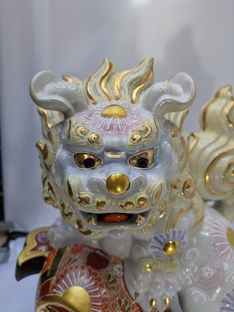 ☆b468、九谷焼　9号宝獅子　白盛 魔除けの 「獅子 」