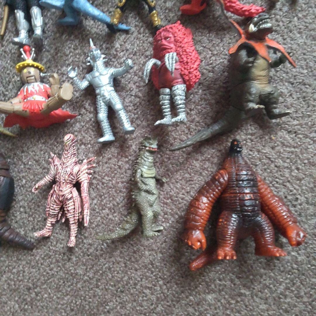 d*2様 ウルトラマンシリーズ 怪獣フィギュア 82体