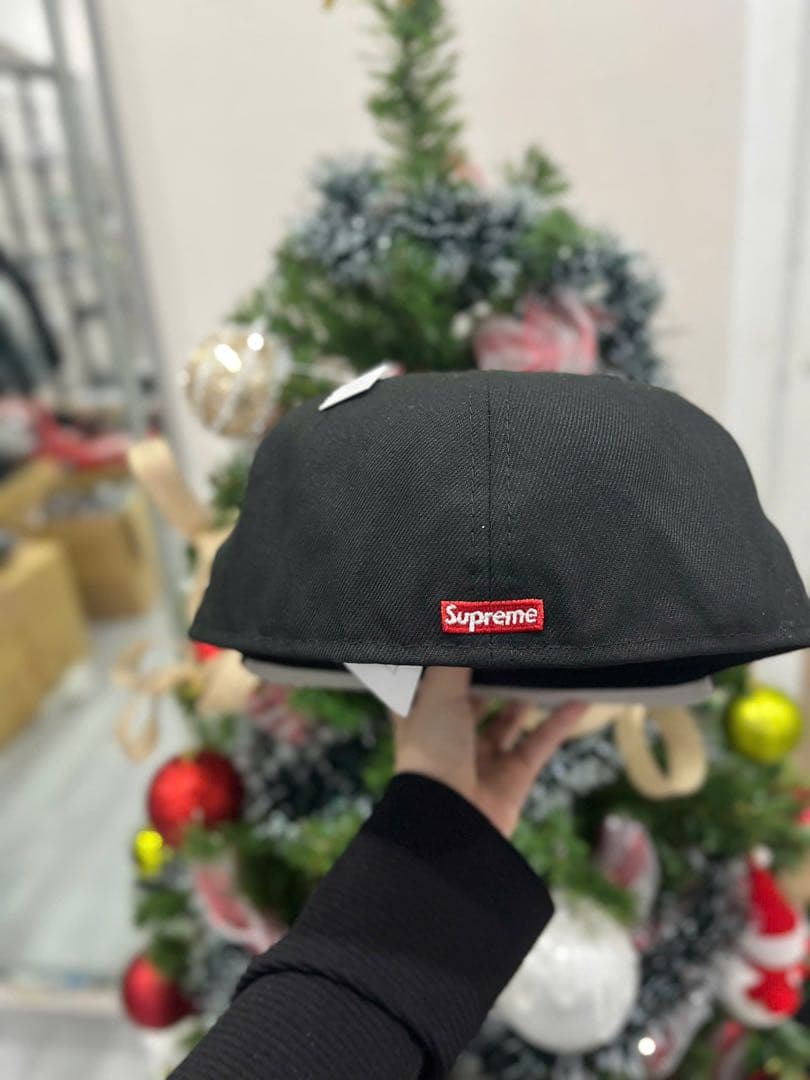 Supreme New Era Sロゴ 黒ベースボールキャップ