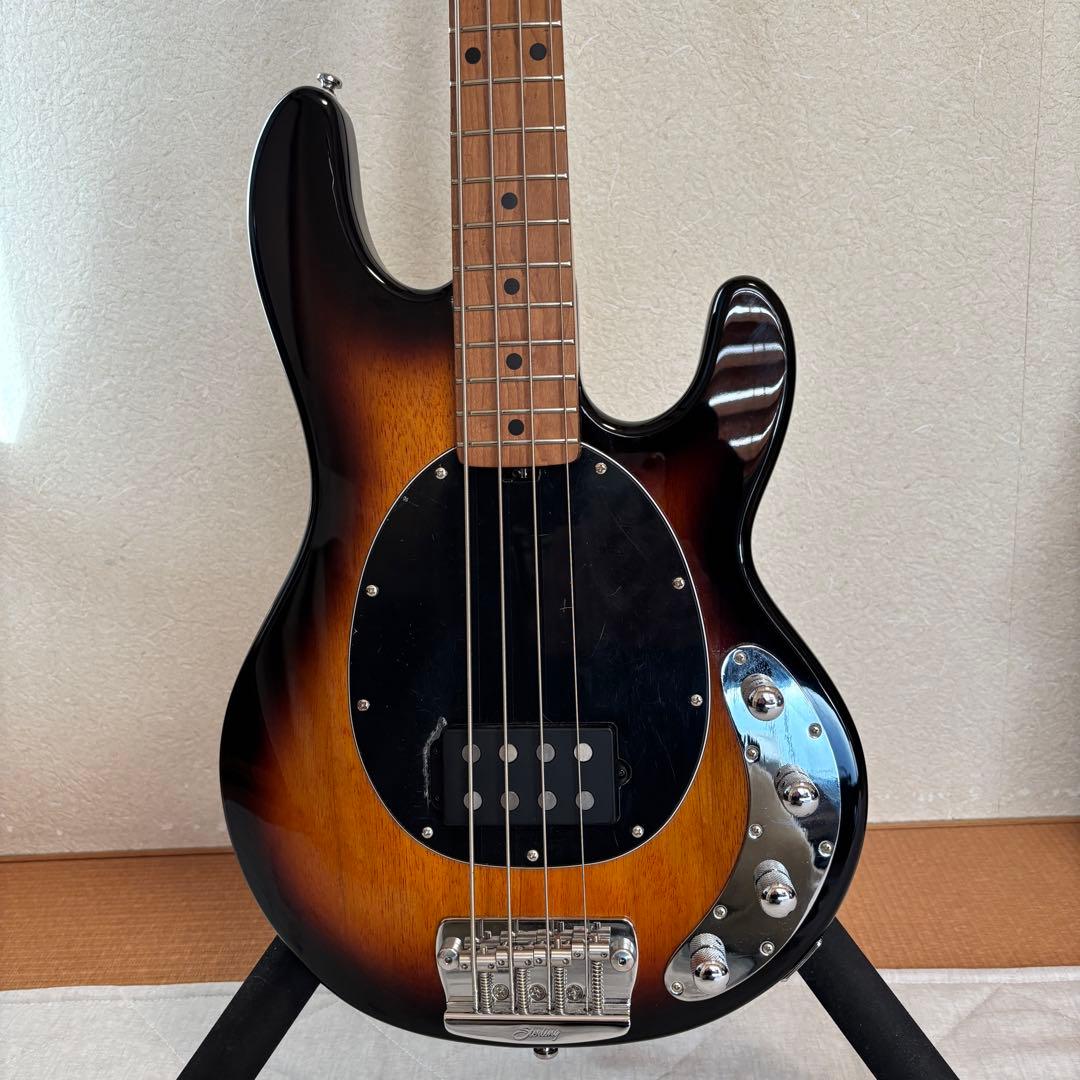 Sterling StingRay 4弦エレキベース ギグバッグ付き