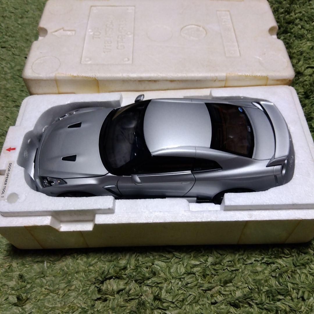 京商 日産 GTR R35 プレミアムエディション 1/18　ミニカー