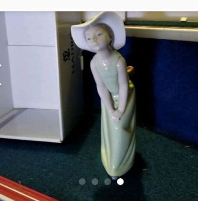 リヤドロ LLADRO人形 鏡の前で若草色の少女 女の子 帽子 ワンピース