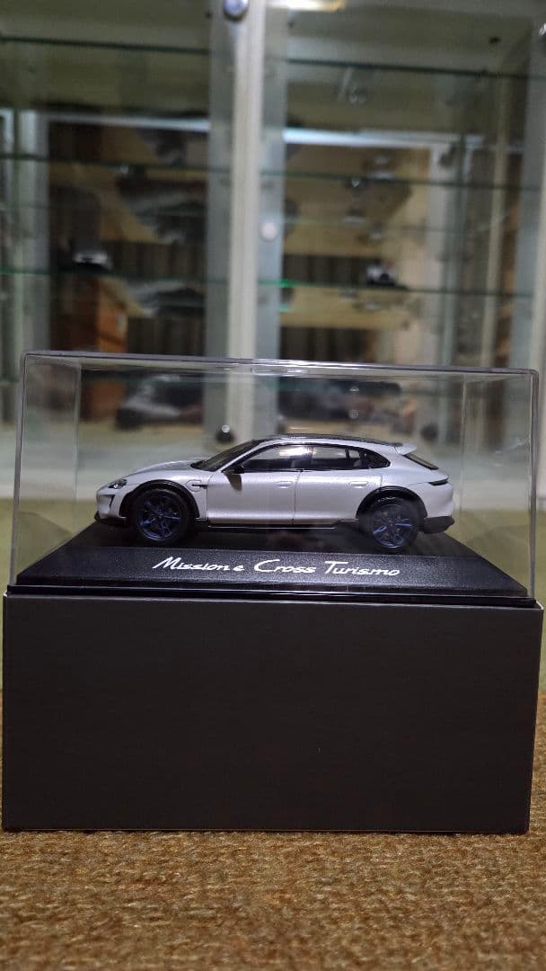 1/43 Porsche 特注 Mission e 2018 Spark
