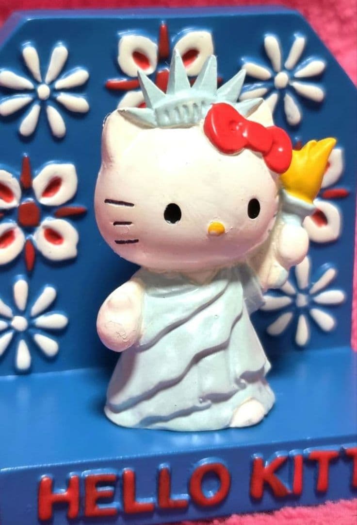 新品 HELLO KITTY ポーズドール 鏡 ハローキティ 置物 キティ