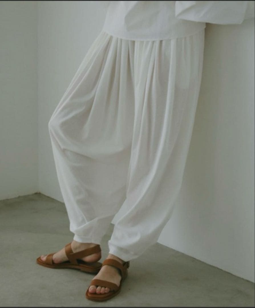 新品！ETRETOKYO ウエストギャザーバルーンカットパンツ　ホワイトMサイズ