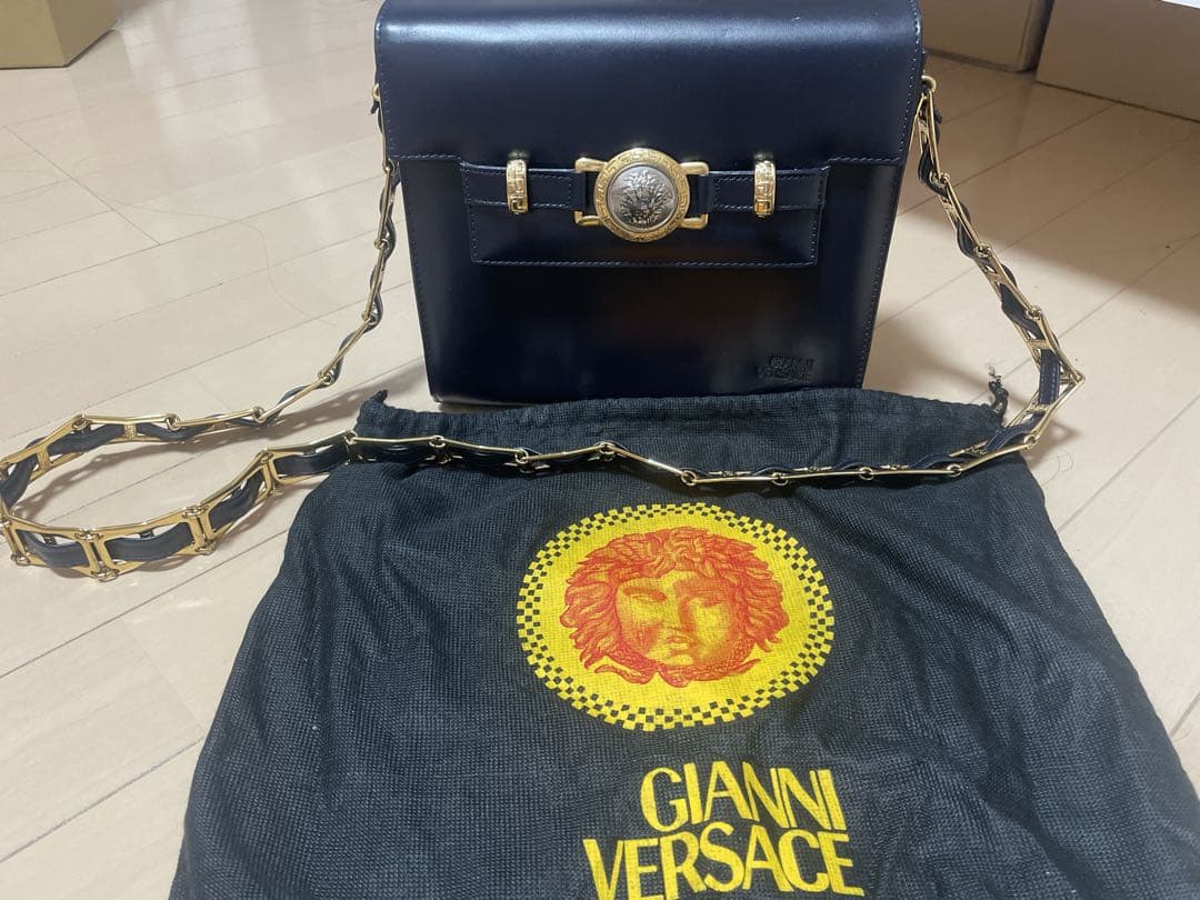GIANNI VERSACE ブラックショルダーバッグ