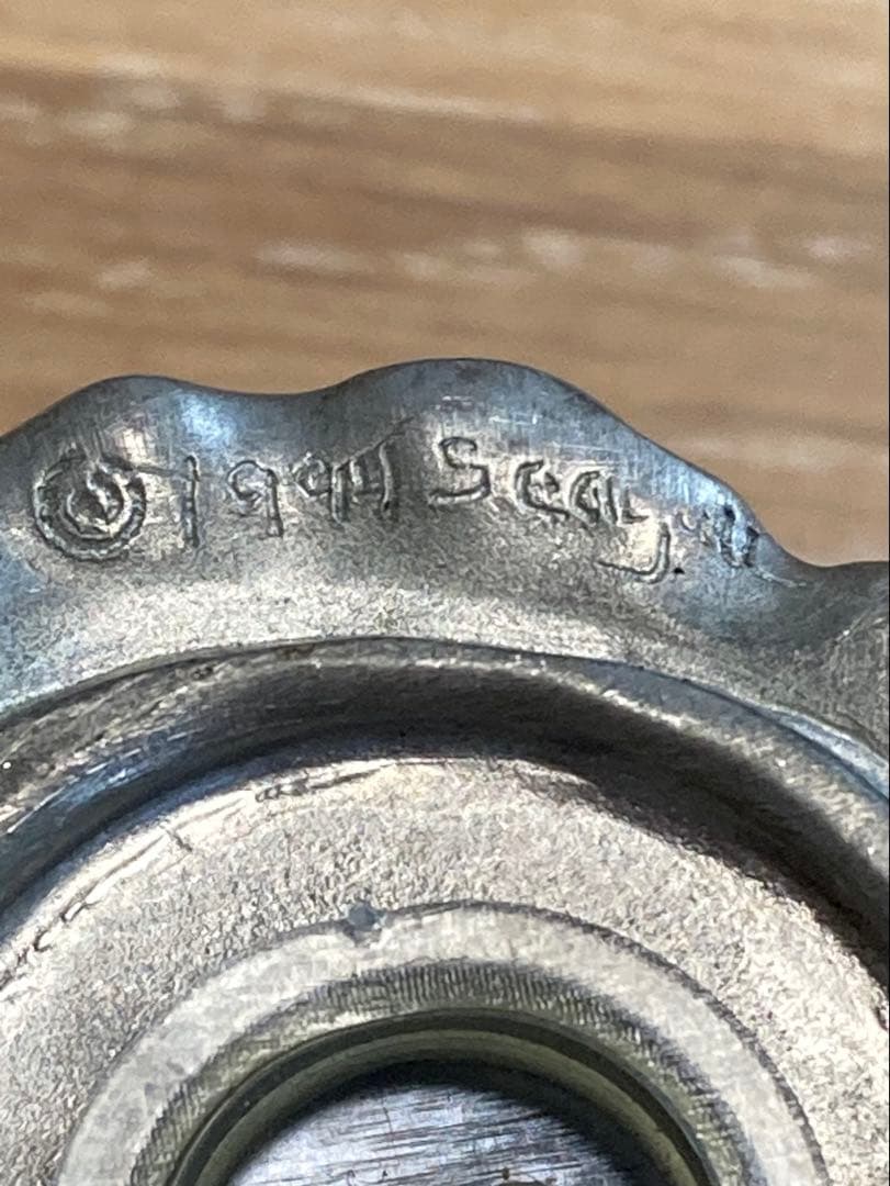 金属製 花形？　アンティーク雑貨 約185g