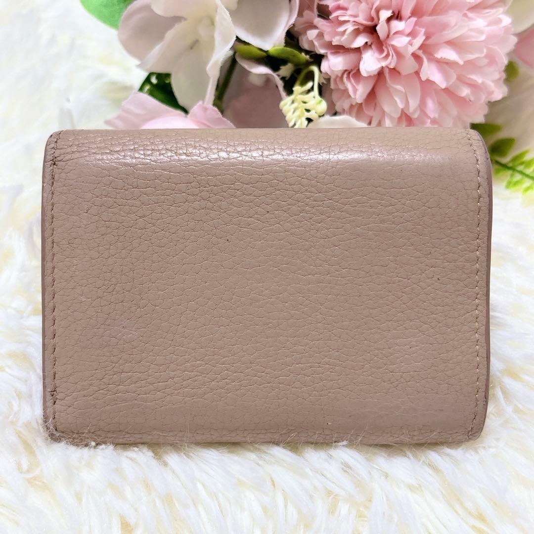 プラダ 三つ折り財布 レター型 シボ革 ロゴ金具 ミニ コンパクト