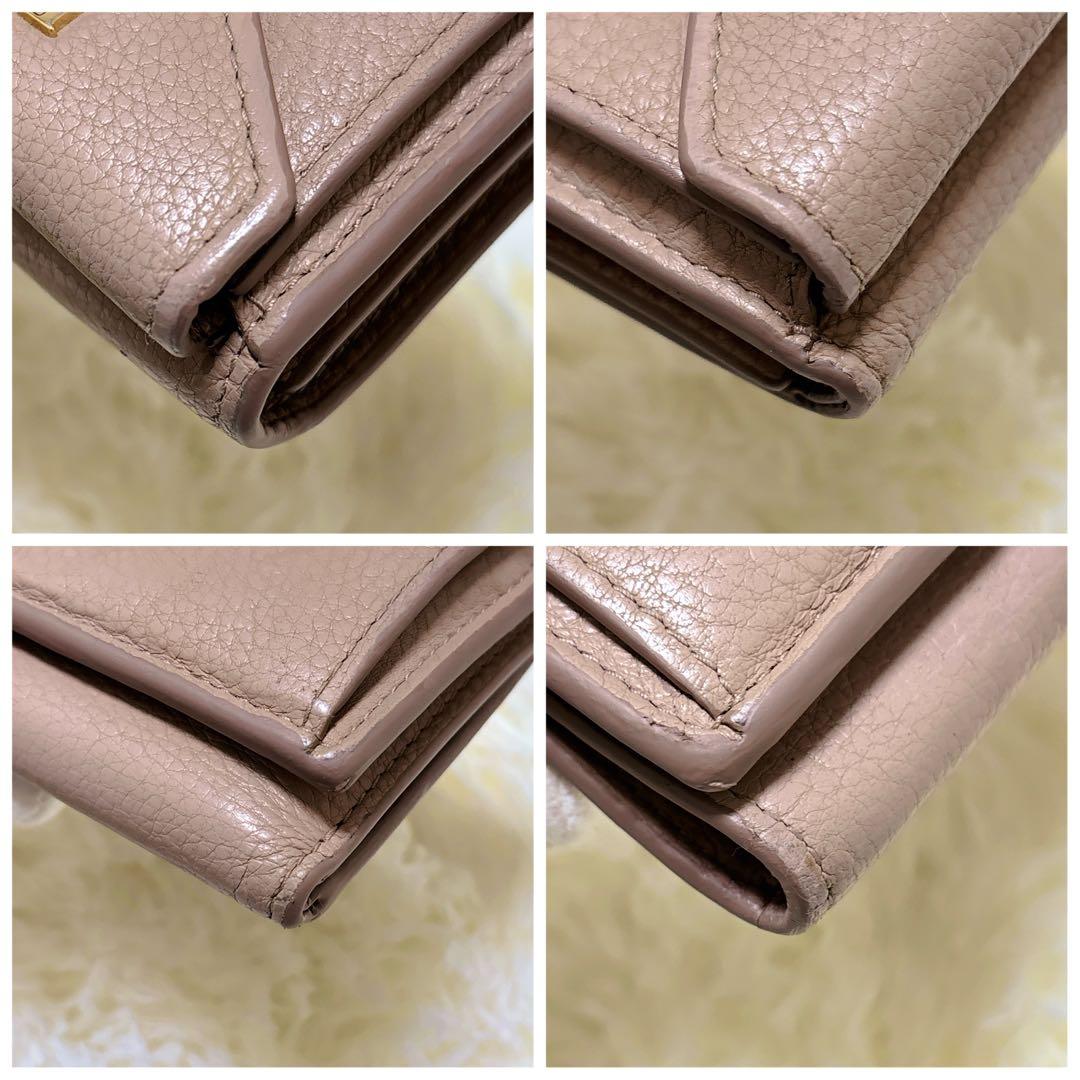 プラダ 三つ折り財布 レター型 シボ革 ロゴ金具 ミニ コンパクト