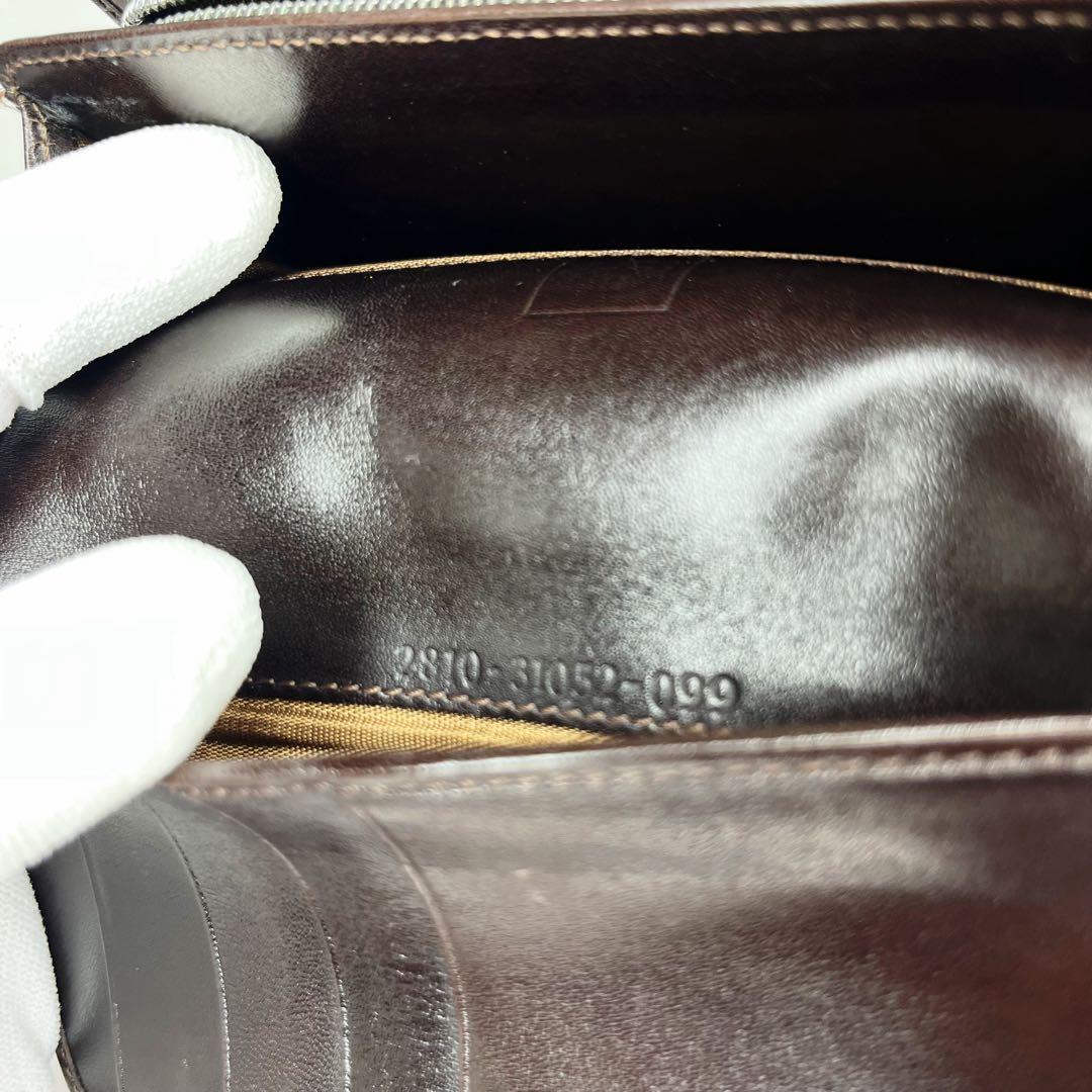 【極美品】FENDI 二つ折り財布　折り財布45