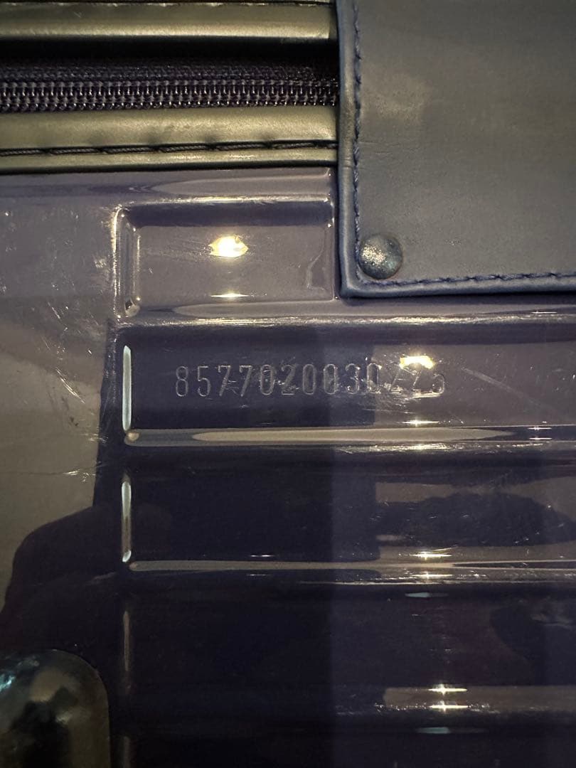 RIMOWA ネイビー　キャリーケース