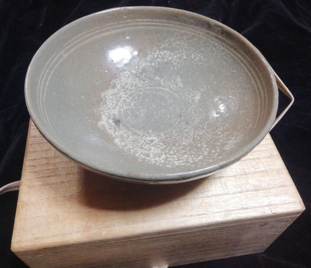 高麗青磁象嵌茶碗