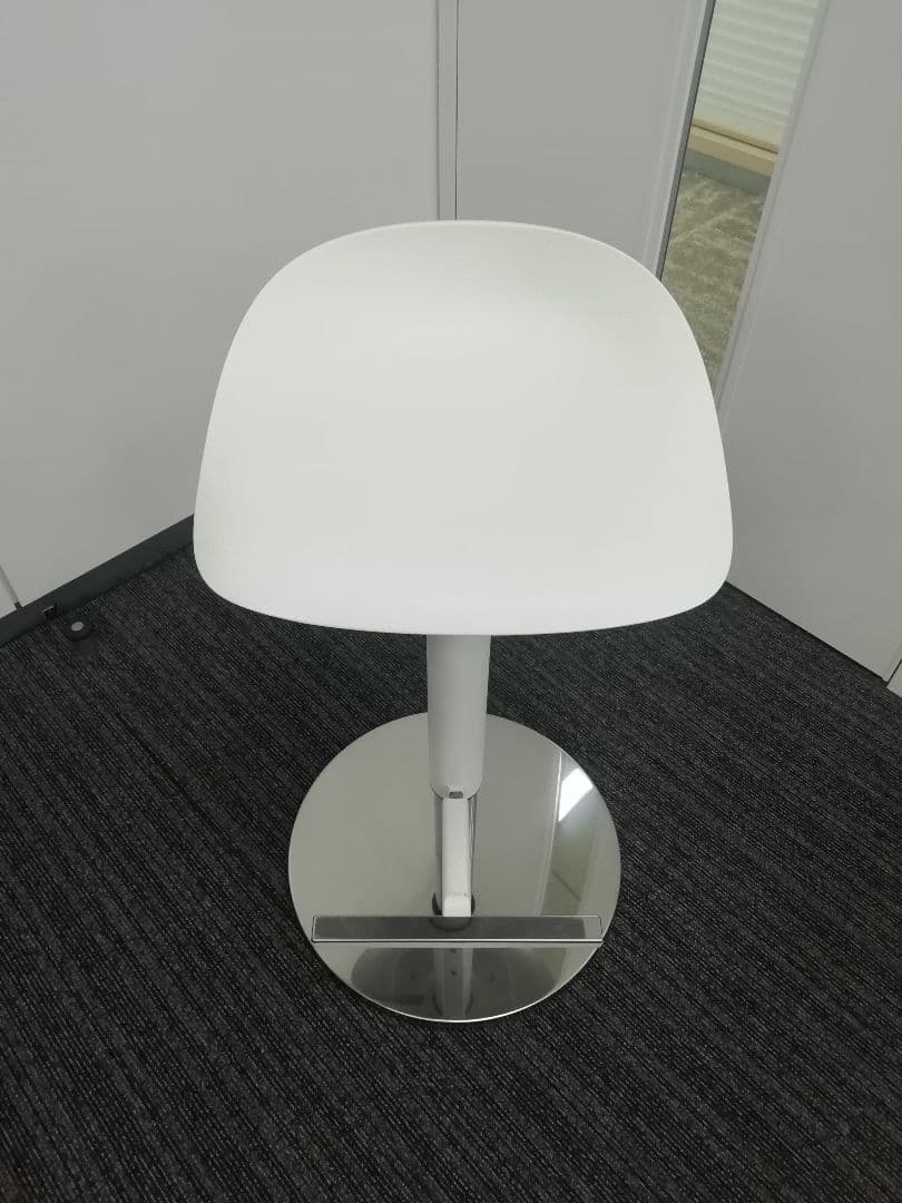 JANINGE ヤニンゲ カウンターチェア（ホワイト）