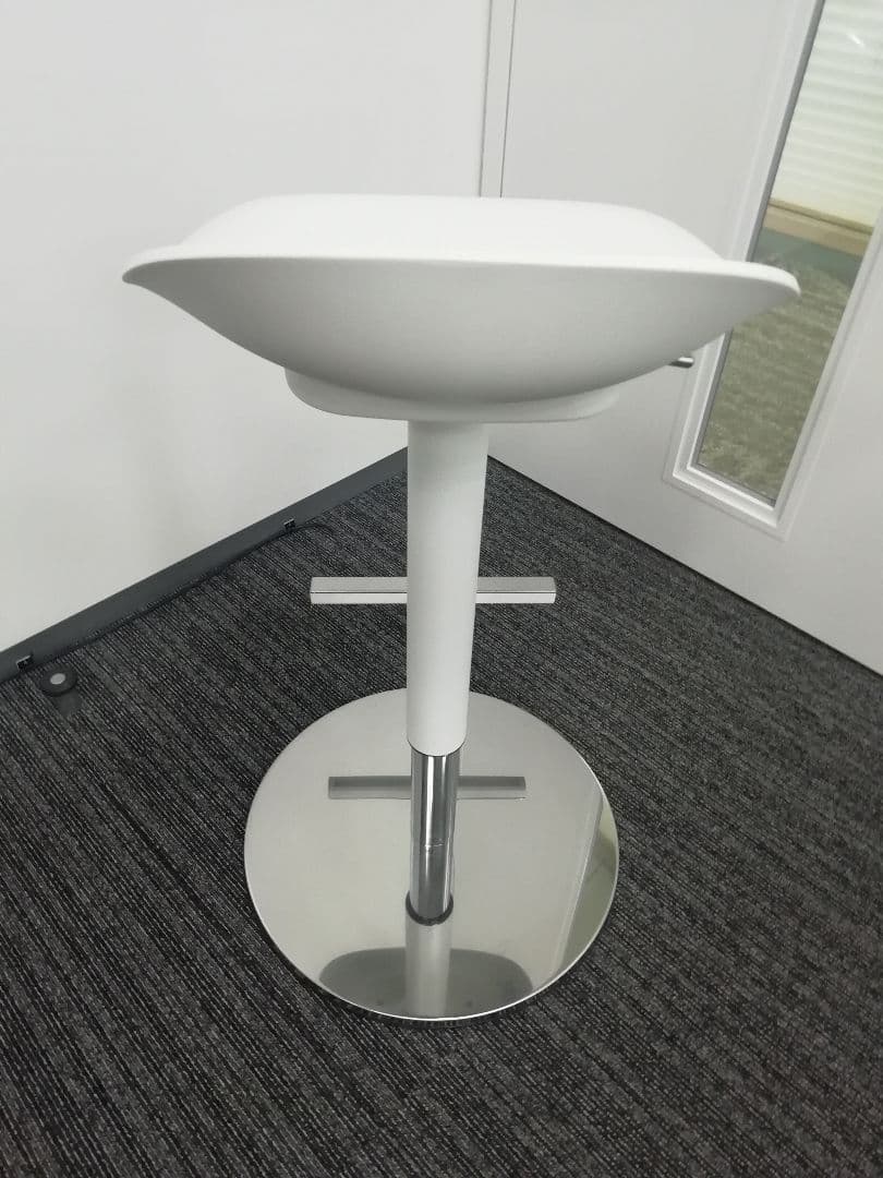 JANINGE ヤニンゲ カウンターチェア（ホワイト）