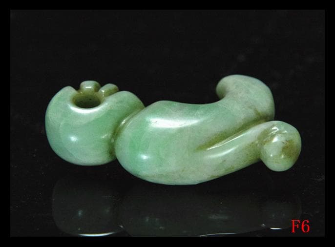 縄文期極希少呪術性がが高い★糸魚川ろうかん硬玉翡翠製★尾付き頭部刻線異状獣形勾玉