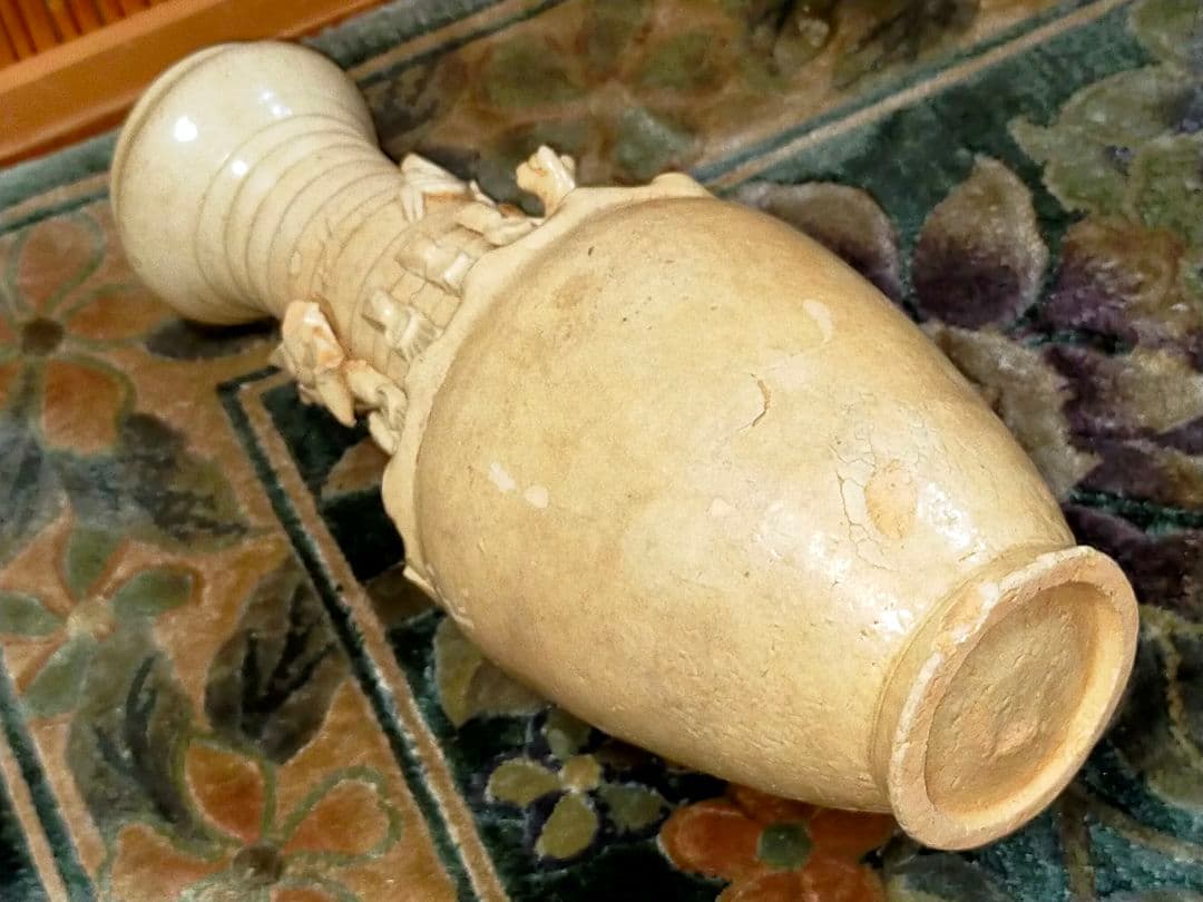 ♥値下げ！中国　白釉　花瓶　発掘品　カケあり　桐箱付き　出土品　骨董　古玩