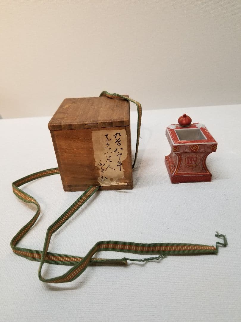 九谷焼　赤絵　八郎手　蓋置