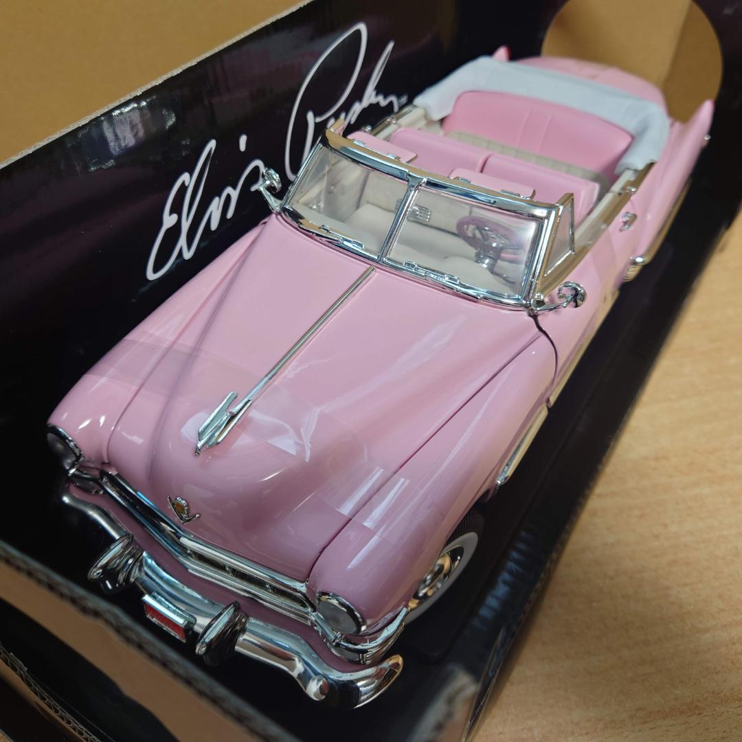 1/18 ピンクキャデラック シリーズ62 クーペオープンカー1949 ミニカー