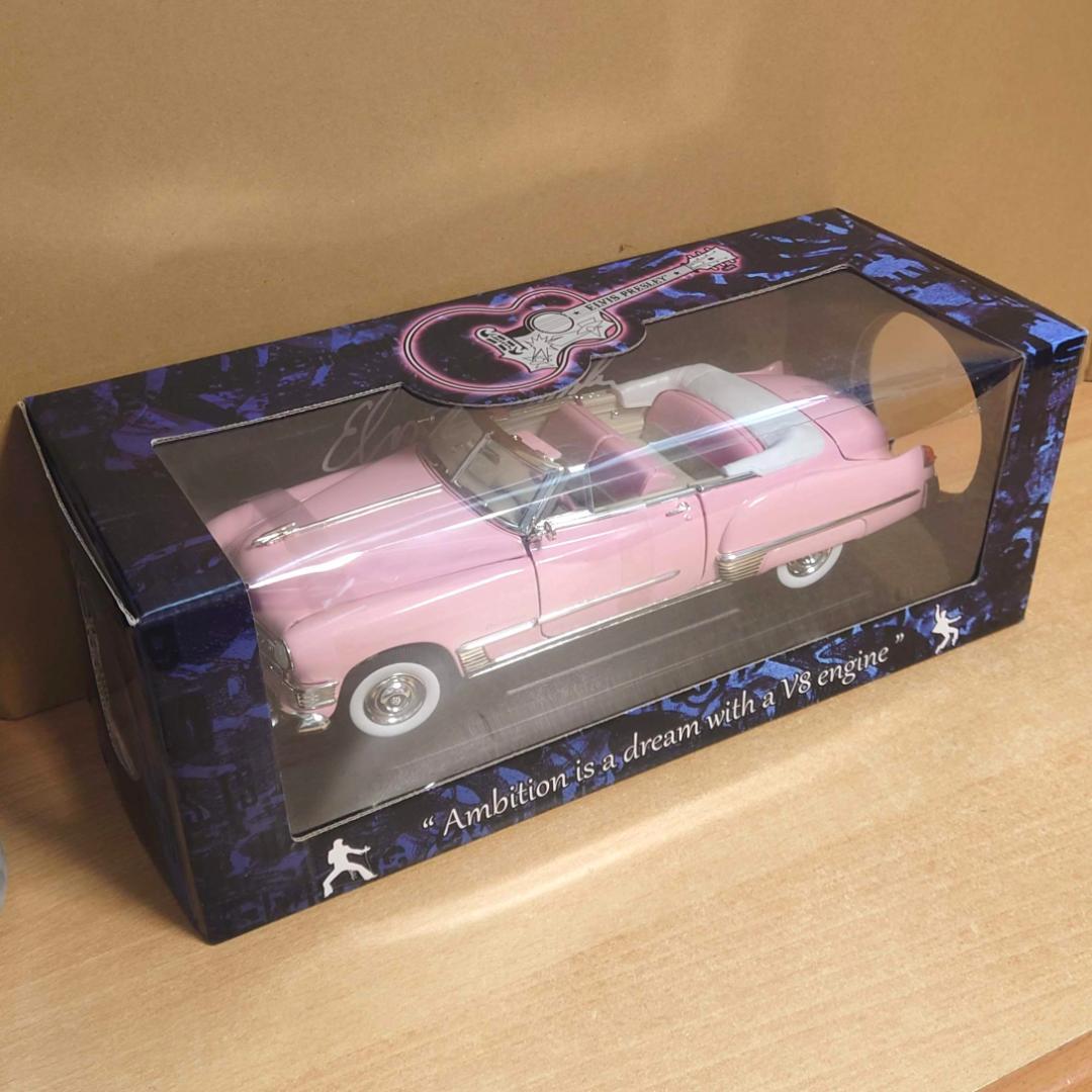 1/18 ピンクキャデラック シリーズ62 クーペオープンカー1949 ミニカー