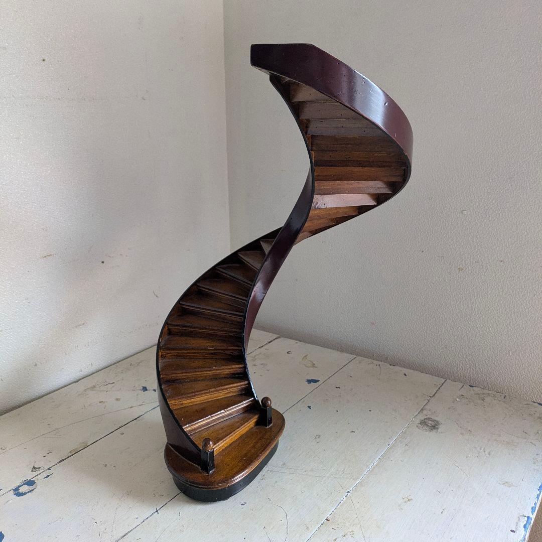 小さな螺旋階段　アンティーク　ビンテージオブジェ　高さ48cm ヒグチユウコ