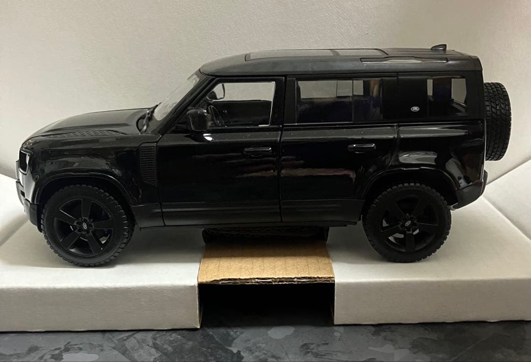 ブラーゴ　1/24 ランドローバー　ディフェンダー110 ミニカー　ブラック