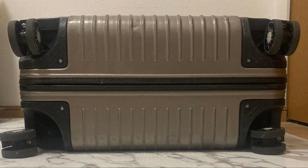 RIMOWAサルサ 97L 4輪ス ーツケース正規品　美品 軽量　金　限定　日本