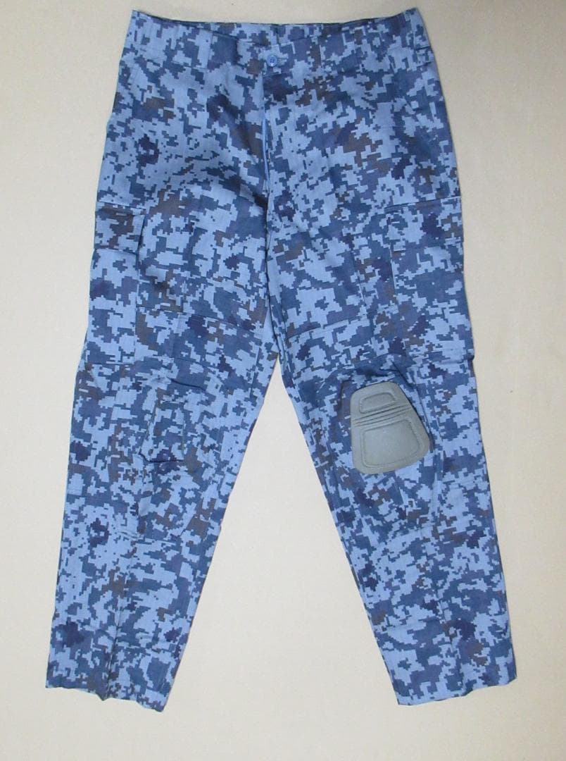 ５Ａ：航空自衛隊デジタル迷彩のコンバットパンツ（ニーパッドは付属しません）