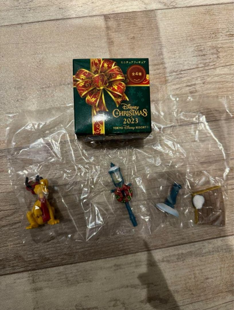 ディズニークリスマス2023 ミニチュアフィギュア　プルート