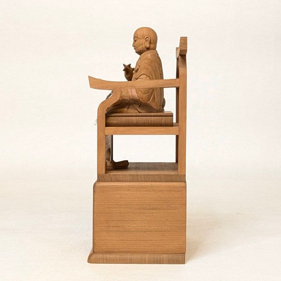 【セール・新品】 弘法大師　紅檀　上彫　総高さ約19.5cm　箱台付　空海