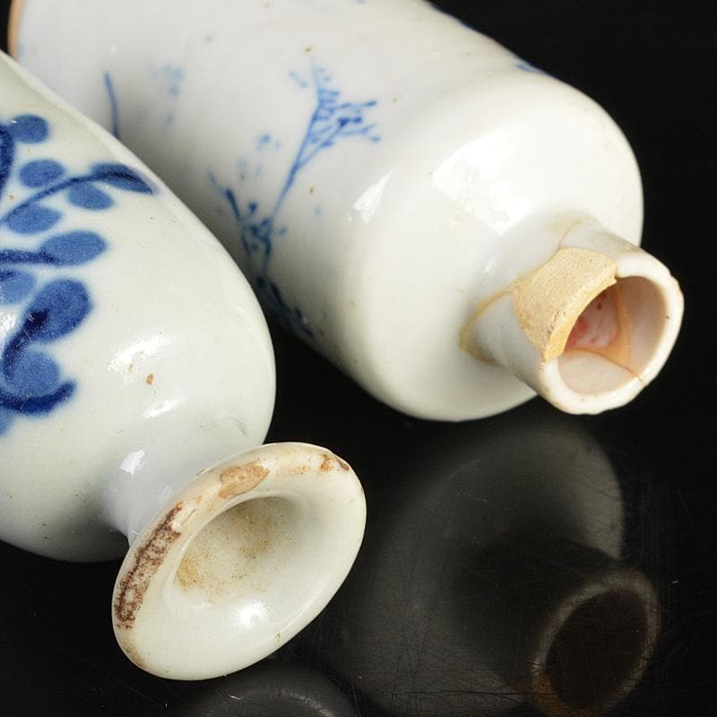 中国　清朝　青花花文鼻煙壷　花瓶　2点　李朝螺鈿装飾六角箱入り　C　R7421