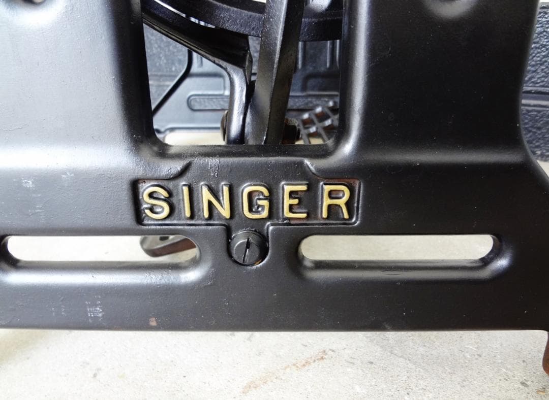 【アンティーク】SINGER　シンガー　足踏みミシン　ミシン台 　鉄製　デスク