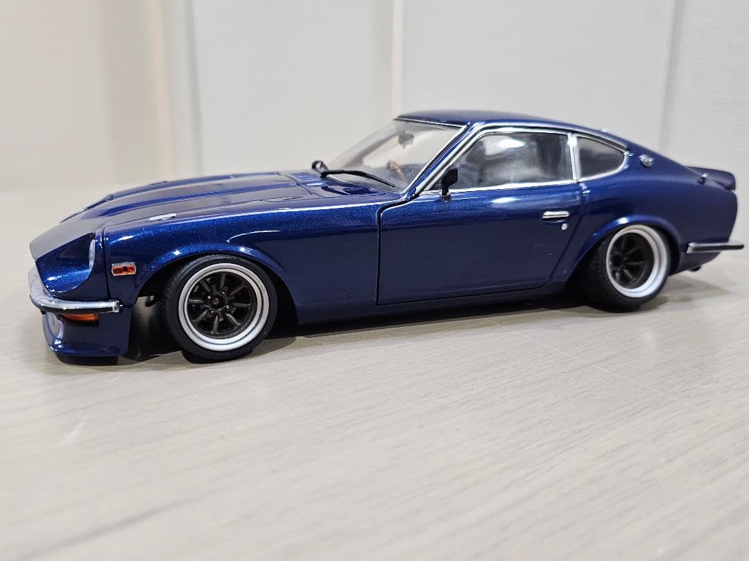 京商　1/18　日産　フェアレディZ　（S30）Street・ Sports