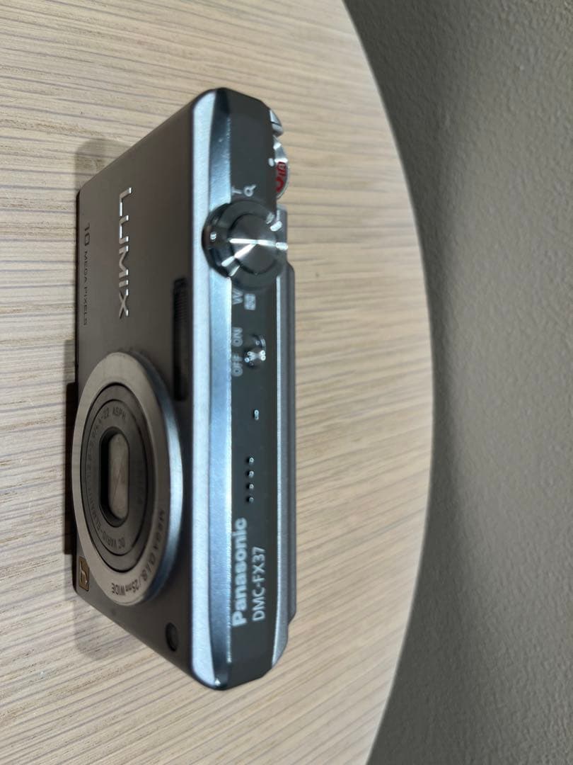 LUMIX DMC-FX37 10メガピクセル