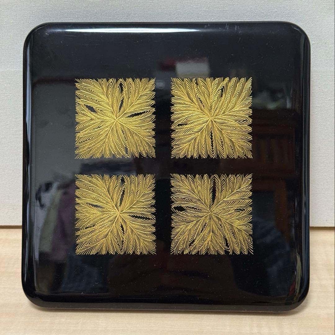 ごっちゃん　輪島塗 黒塗内朱 金銀沈金 羊歯紋様 二段重 重箱