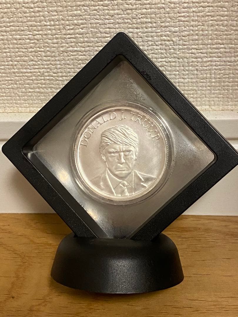 2016 トランプ 第45代 大統領 就任記念 1オンス銀貨 展示スタンド付き