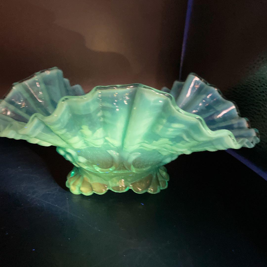 ブルー　オパルセント　ウランガラス　フリル ボウル フェントンかも