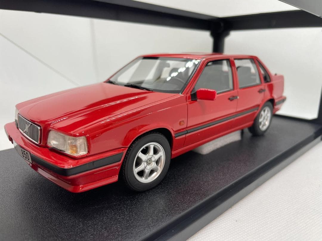 104-045 Cult 1/18 ボルボ850 GL T Signal red