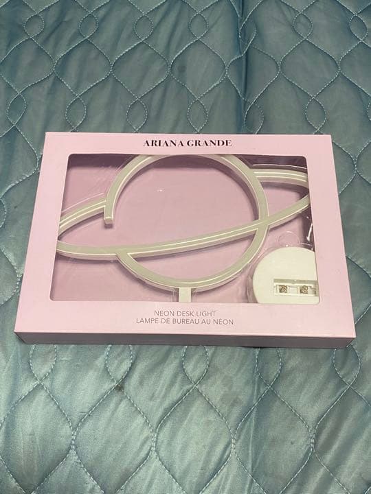 アリアナグランデ ネオンデスクライト　中古