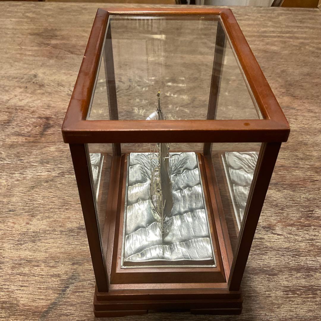 銀製(純銀刻印)帆船 置物 台付 ヨット シルバー 金属工芸 ガラスケース