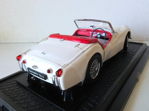 特価 京商 (1/18) トライアンフ TR3A