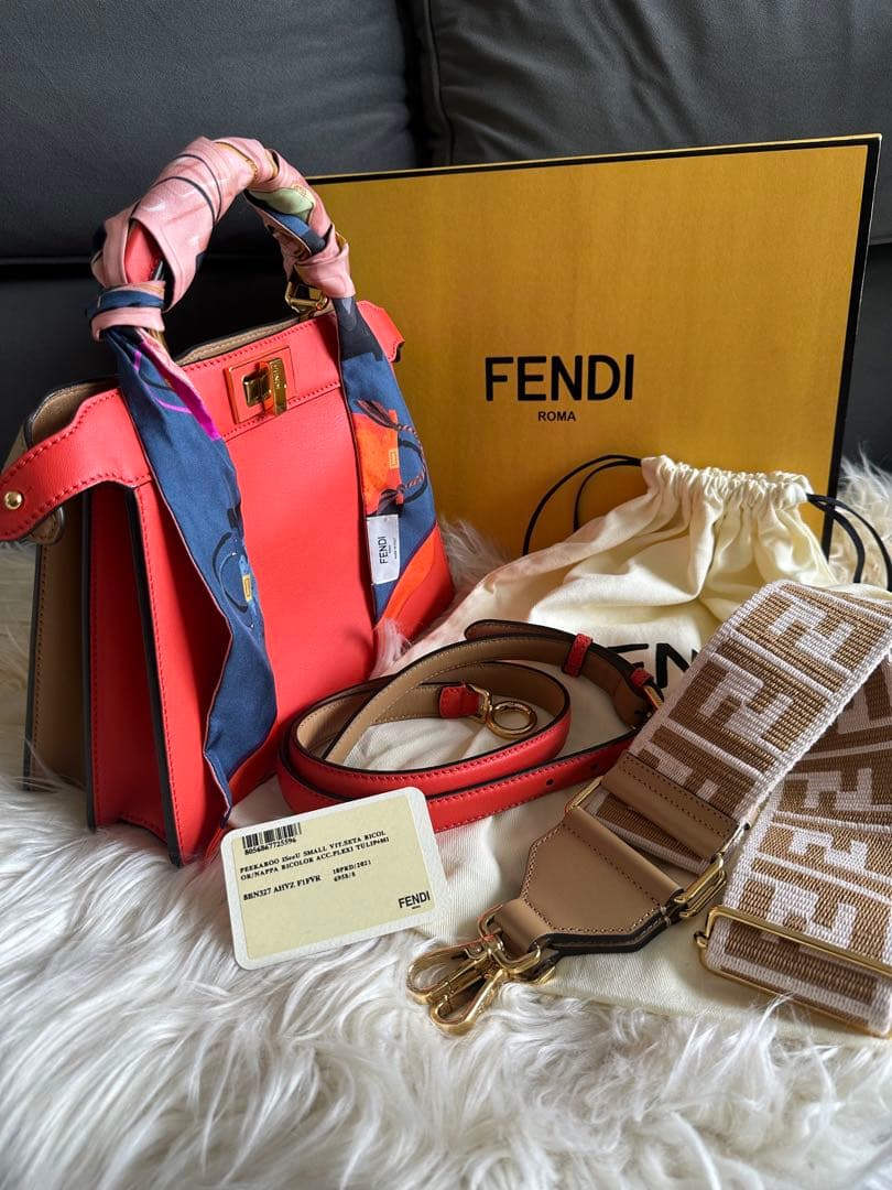 FENDI ピーカブー アイシーユー スモール