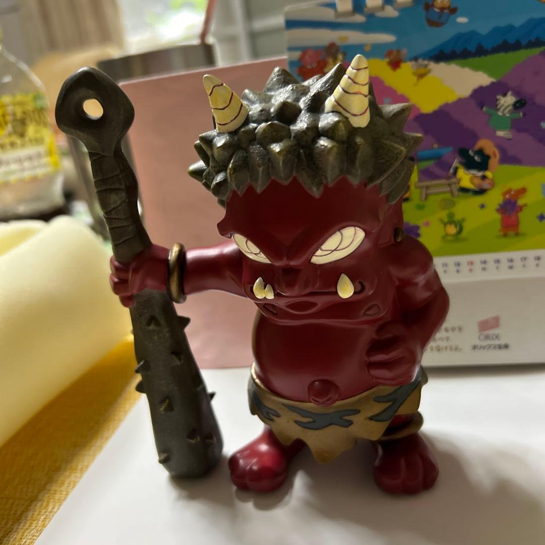 赤い鬼のフィギュア 棍棒付き 7／10迄とします