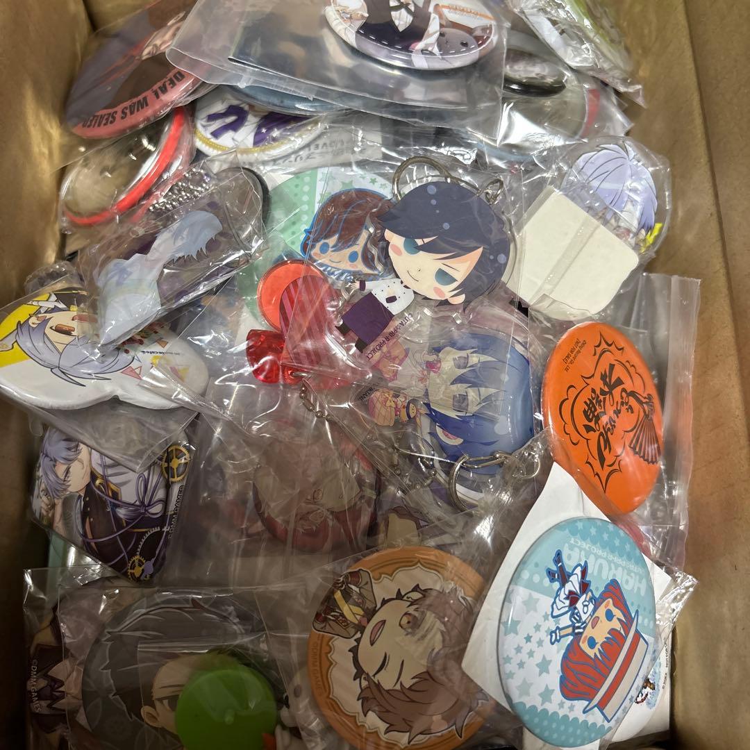 ジャンルごちゃまぜ　まとめ売り　約500点ほど　缶バッジ　鬼滅　うたプリ