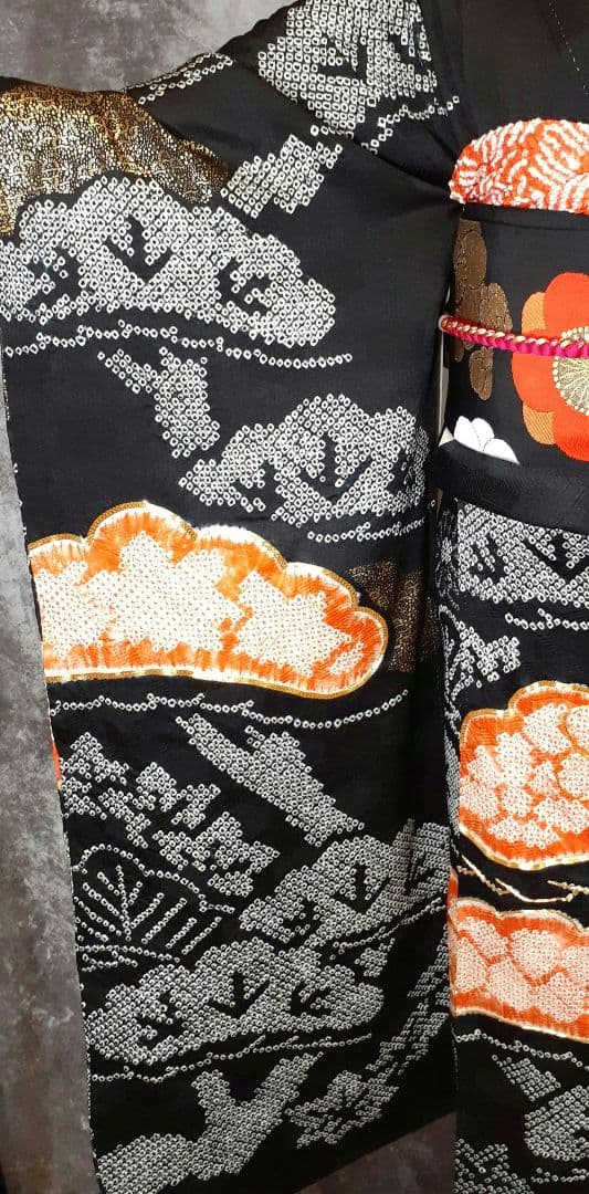 【総絞り振袖】人気の黒 格式高い黒の総絞り金駒刺繍 黒地梅刺繍 袋帯フルセット